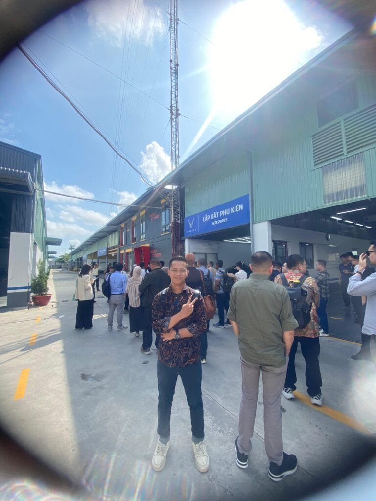Kunjungan Pabrik Mobil VinFast